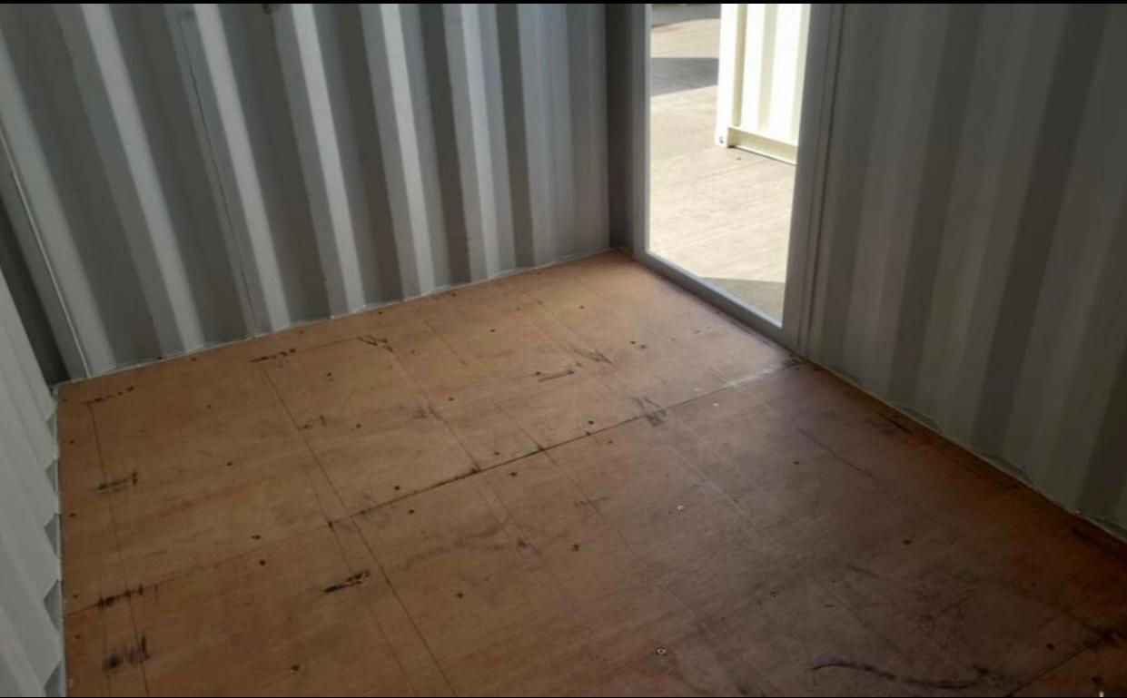 CONTENEDOR MARITIMO DE 15 PIES CON PUERTA Y VENTANA